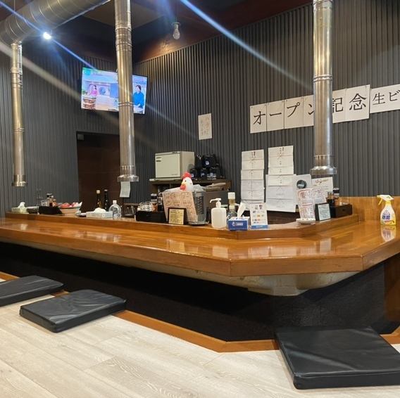 A restaurant where you can relax and enjoy your meal and drinks from one person at the counter.
