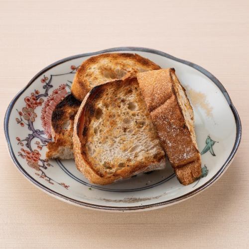 牛たんシチューと一緒にバゲットはいかが？