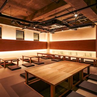 サウナでひとしきり整った後は、ゆったり座れる掘りごたつ席で「サウナ飯」をガツンとお楽しみください。
