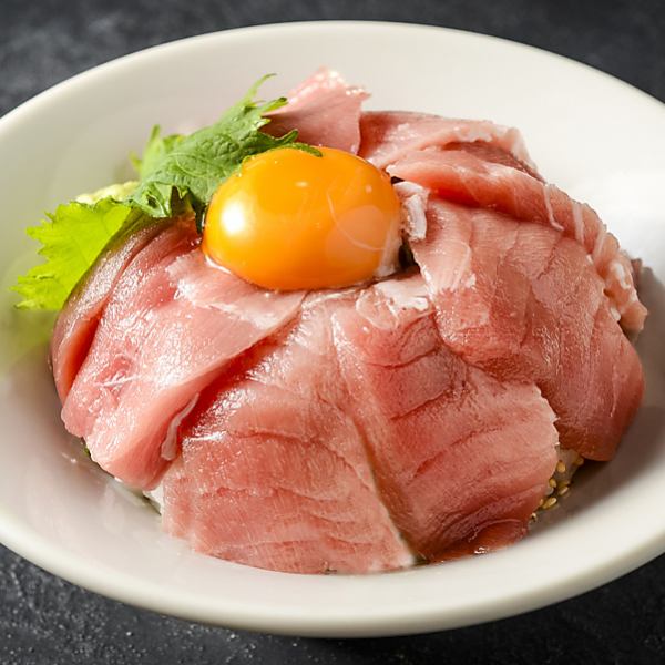 超まぐろ丼（お味噌汁・漬物・サラダ付）