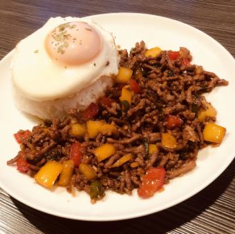 おしゃれなカフェにあるやつ(ガパオライス)