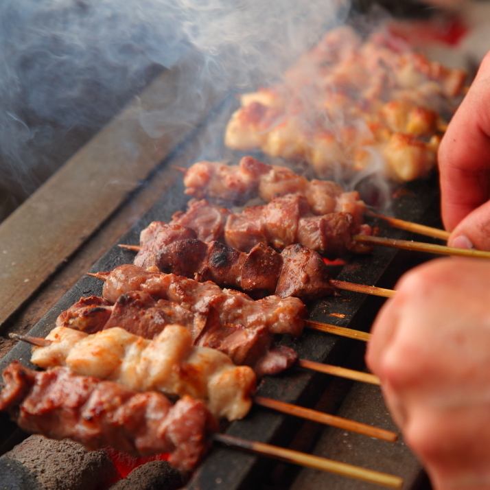 【炭火で旨み凝縮】香ばしくさがたまらない♪ジューシーな焼鳥