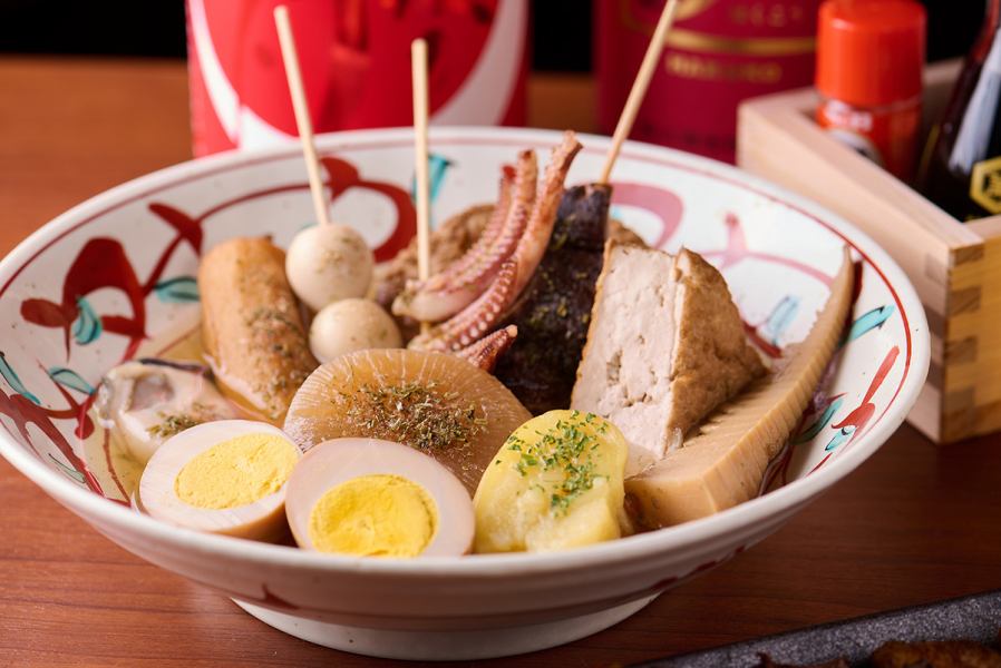 《おでん》毎日丁寧に、手間暇かけてじっくり仕込みます!お酒との相性も抜群◎ホッとする味わいで大人気♪