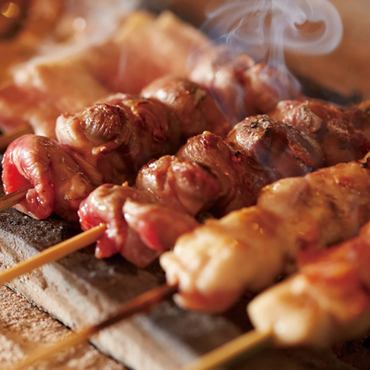 숯불로 구워낸 엄선한 꼬치 구이