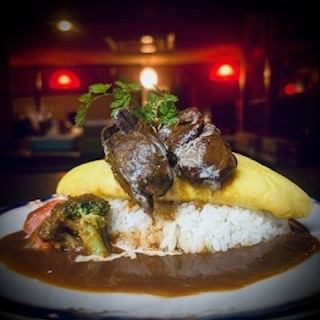 ビーフシチューオムライス