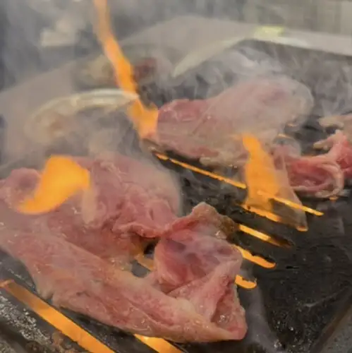 こだわりの和牛!とろける食感の焼きしゃぶをご堪能あれ