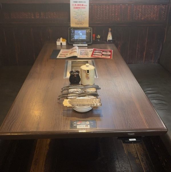 【特別なひとときを】落ち着いた雰囲気の店内は、デートや記念日を祝うには最適な場所です。個室席を完備しており、プライベートな空間で二人だけの時間を楽しめます。心地よい照明とセンスの良いインテリアが、特別なひとときをさらに引き立てます。大切な人とともに、思い出に残る素敵な夜をお過ごしください。