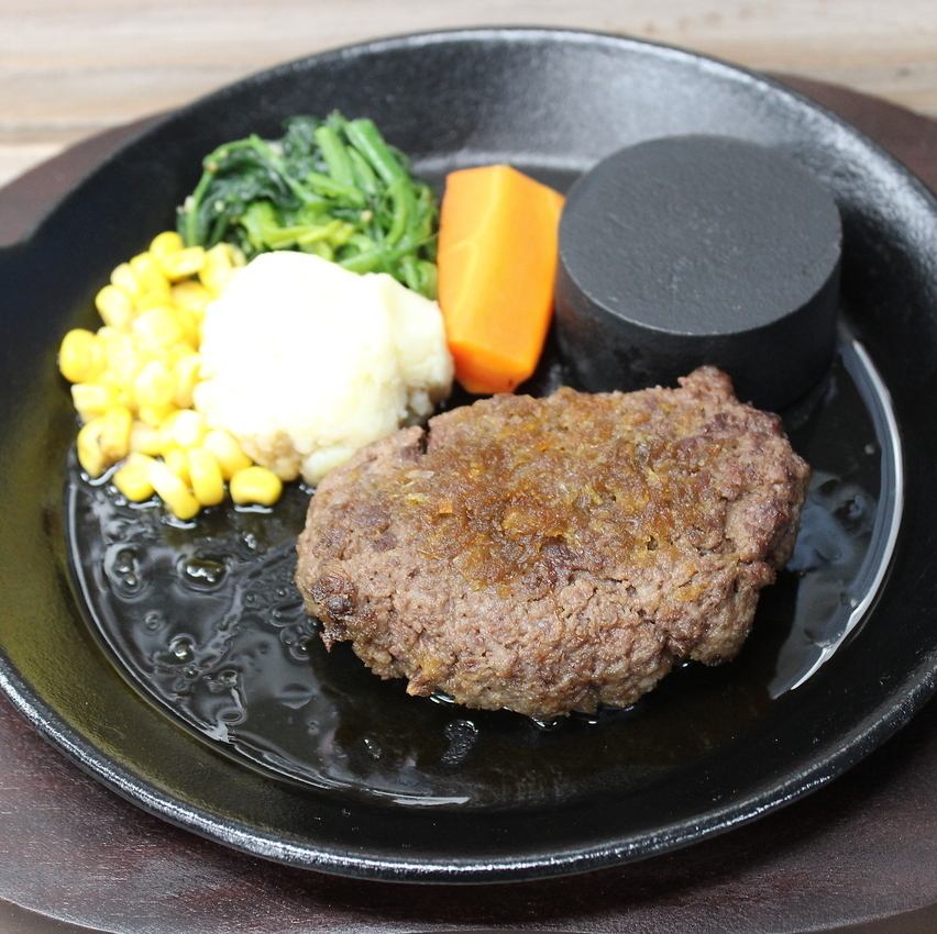 Lunch using limited quantity hamburger steak and Japanese beef is exquisite