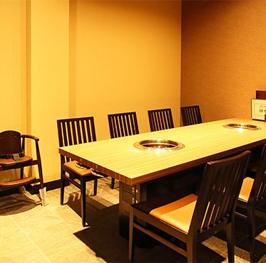 Private room seats with a Japanese atmosphere