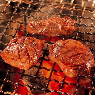 【一心堂豪快コース】牛タン炭火焼き、肉寿司＆海鮮寿司など全9品 3H飲み放題付 4000円！