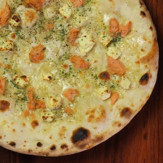 Snow crab and broccoli cream pizza / Smoked salmon and cream cheese