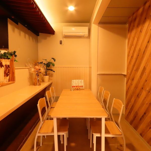 店内には～6名様用の半個室をご用意しております。飲み会で使えばお連れの方に喜ばれること間違いなし！お客様だけの空間で、お酒やお料理をお楽しみください☆