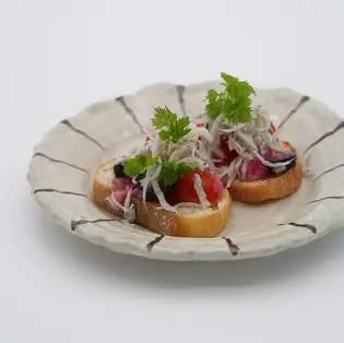 <Western-style appetizer> Bruschetta with whitebait and tomatoes