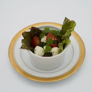 <Western-style appetizer> Caprese salad with candied mozzarella