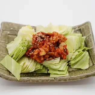 <Offal> Spicy cabbage with Wagyu offal/beef tongue