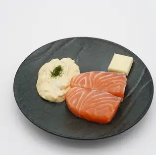 <Seafood Grill> Grilled salmon with tartar sauce / Lightly grilled marinated tuna