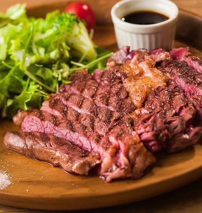 肉バルならではのお値打ち価格！豪華ステーキ1390円～！