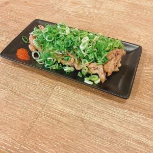 Stir-fried chicken wings covered in green onions and yuzu pepper