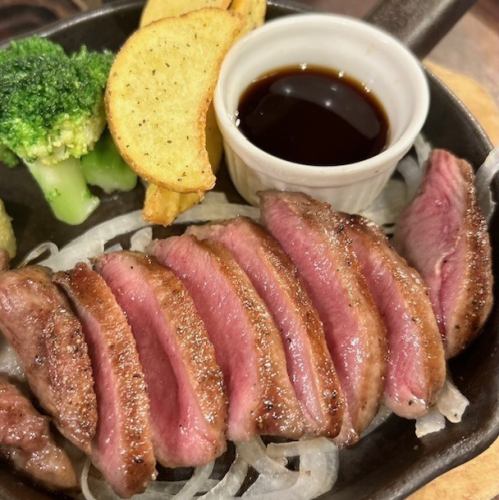 “牛舌牛排”是店内手工切割的！