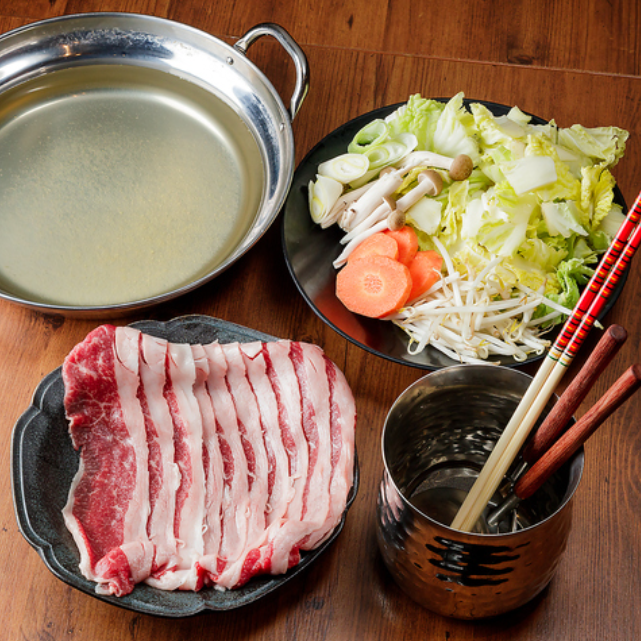 国産牛・豚のしゃぶしゃぶや肉寿司など豊富にご用意★