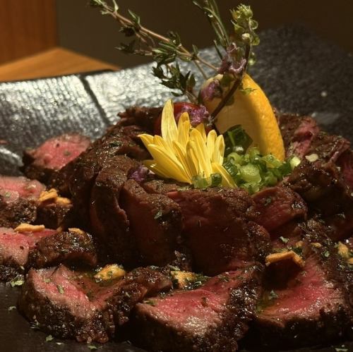 【顶级牛里脊牛排】我们对所用肉类的要求非常高!