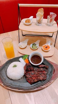 <LUNCH>午餐套餐：牛裙排+6种开胃小菜★2000日元（含税）