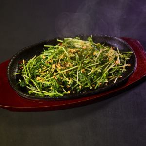 Stir-fried pea sprouts go great with alcohol!