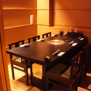 A private room for 6 people where you can enjoy a calm meal.Please use it for family, friends, company banquets, etc.