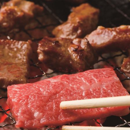Enjoy all-you-can-eat Kuroge Wagyu beef yakiniku and steak, as well as all-you-can-drink!