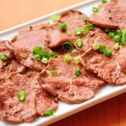 牛タンの大判焼き/牛タン串（2本）