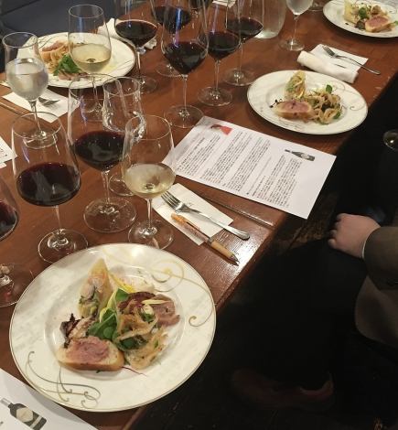 Wine parties and events held by the owner chef who is also a senior sommelier are also popular.The photo shows the wine seminar that is held regularly♪Enjoy the best time to drink as much of your favorite wine as you like.
