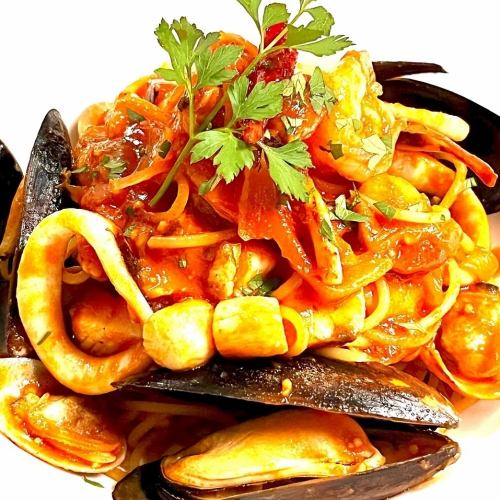 【トマトソース】8種類の魚介を使ったアドリア海のペスカトーレ風
