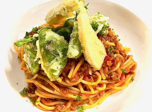 [Selectable set pasta] Bolognese topped with broad beans, bamboo shoots and spring vegetables
