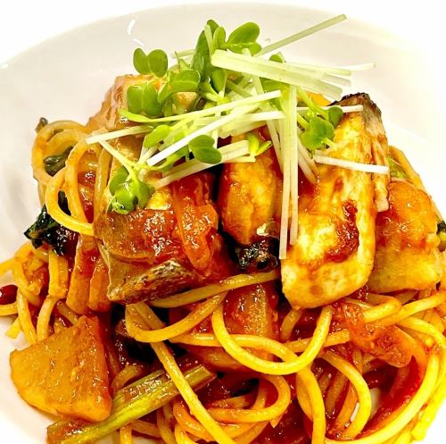 ブリと大根と里芋のトマトソース　信州生七味風味