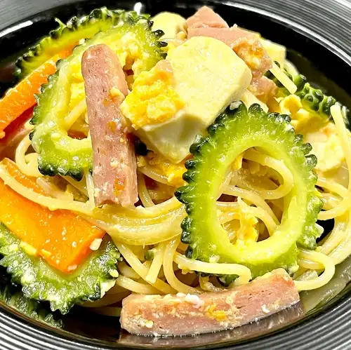 ランチョンミートとゴーヤと豆腐のチャンプル風パスタ