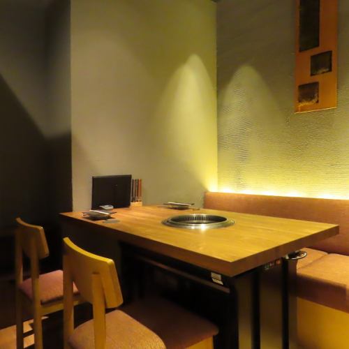 <p>デートや大切な記念日・誕生日、接待などのご利用に最適な当店。最大12名様までご利用可能な個室もございますので大人数での食事会でもご利用いただけます。</p>