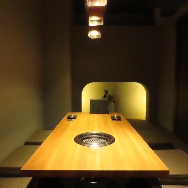 洗練された空間で、特別なシーンにふさわしい食事をお届けします。大切な人との贅沢な時間を、心に残るひとときとしてお過ごしください。スタッフ一同お客様のご来店をお待ちしております。