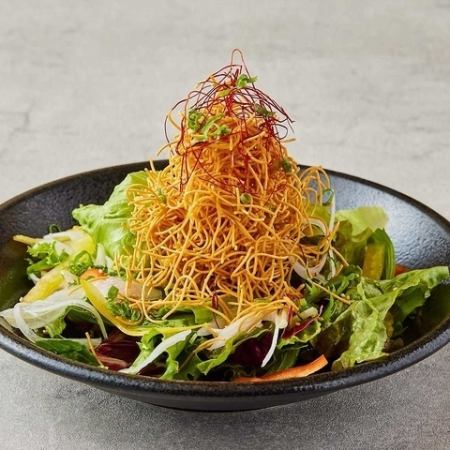 Crispy plate udon salad