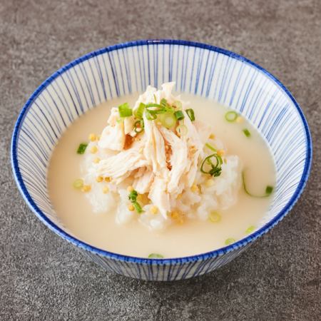 鸡汤和鸡肉茶泡饭