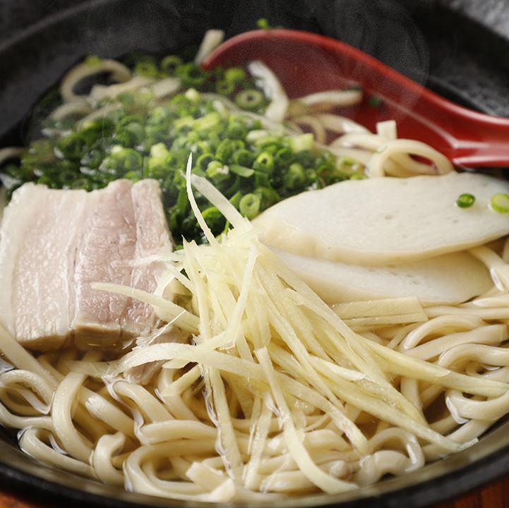 Uses noodles from an Okinawa soba restaurant! "Okinawa soba" made with authentic broth and noodles