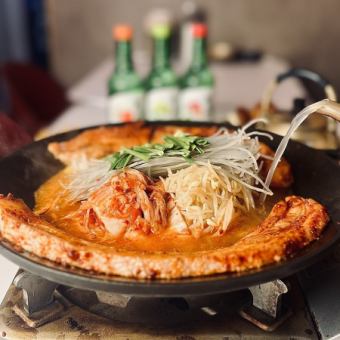 特製旨辛サムギョプサル鍋＆韓国屋台料理40品食べ飲み放題プラン3,500円♪