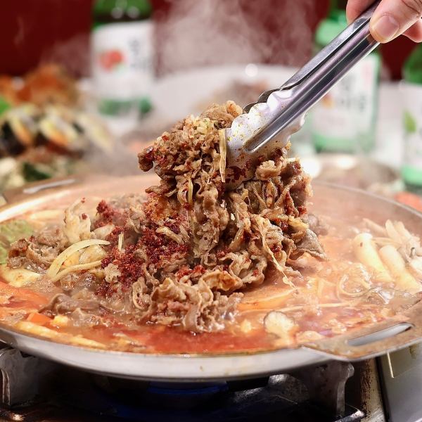 霜降り和牛をMIXしたヨンチャンオリジナルプルコギ&韓国屋台料理30品食べ飲み放題プラン4,200円ヨンチャンオリジナルの国産の霜降り和牛と赤身の牛肉をMIXしたオリジナルプルコギと韓国屋台料理40品が食べ放題!!2時間の飲み放題も付いた特別プラン!!