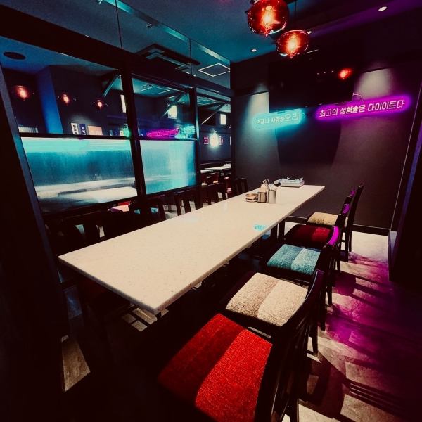 大人な雰囲気のVIP個室も完備♪8名様~10名様までご案内可能!!会社宴会や飲み会、推し活などいろんな用途に使えます