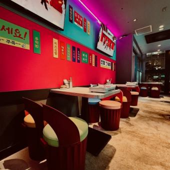 女子に人気のカラフルなBOXテーブル♪2名様~4名様ご案内