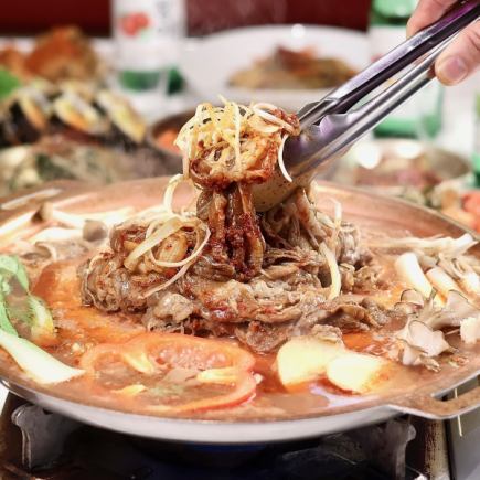 Yongchan 的原創烤肉,採用雪花和牛和 40 種韓國街頭小吃混合而成 - 無限量暢吃暢飲套餐,價格為 4,200 日元