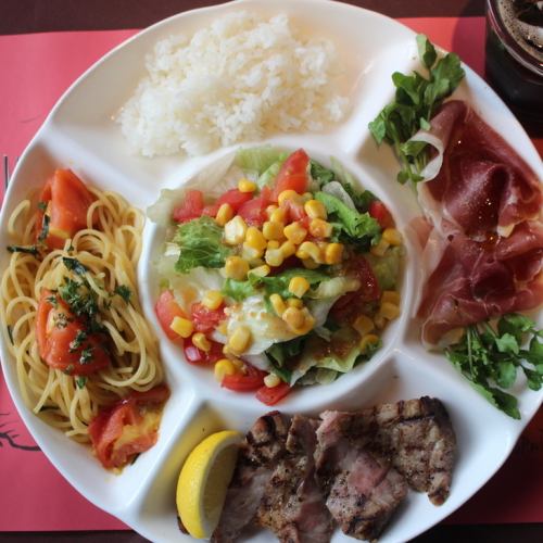 [Lunch is 1,100 yen daily] Main dishes and pasta that change every day◎