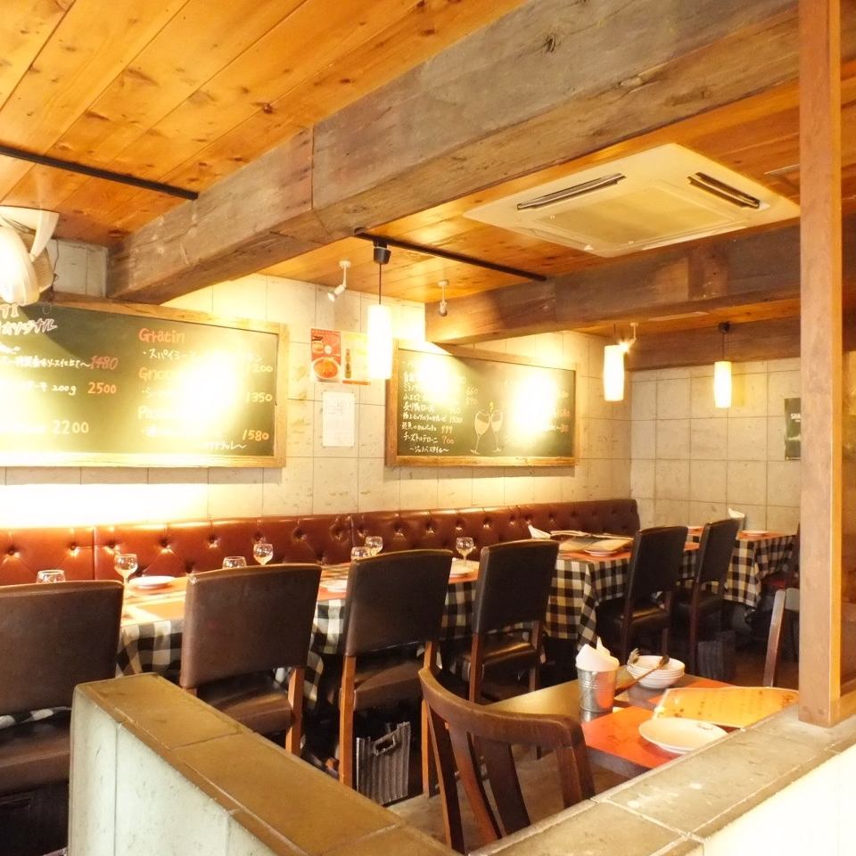 There is also a hideaway-style semi-private room in the calm atmosphere ♪ Make a reservation!