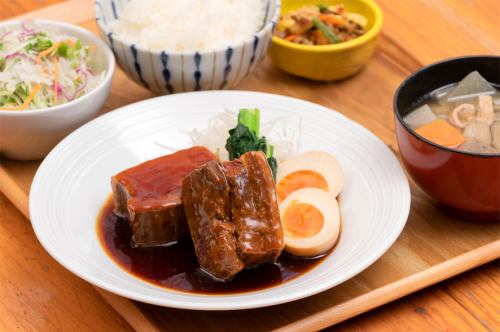 黒ぶた角煮定食