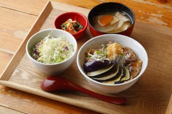 Fried eggplant and pork rice bowl