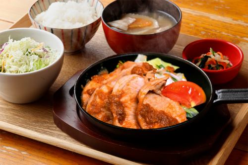 【鉄板焼肉祭 熱々じゅうじゅう】鉄板しょうが焼きごはん